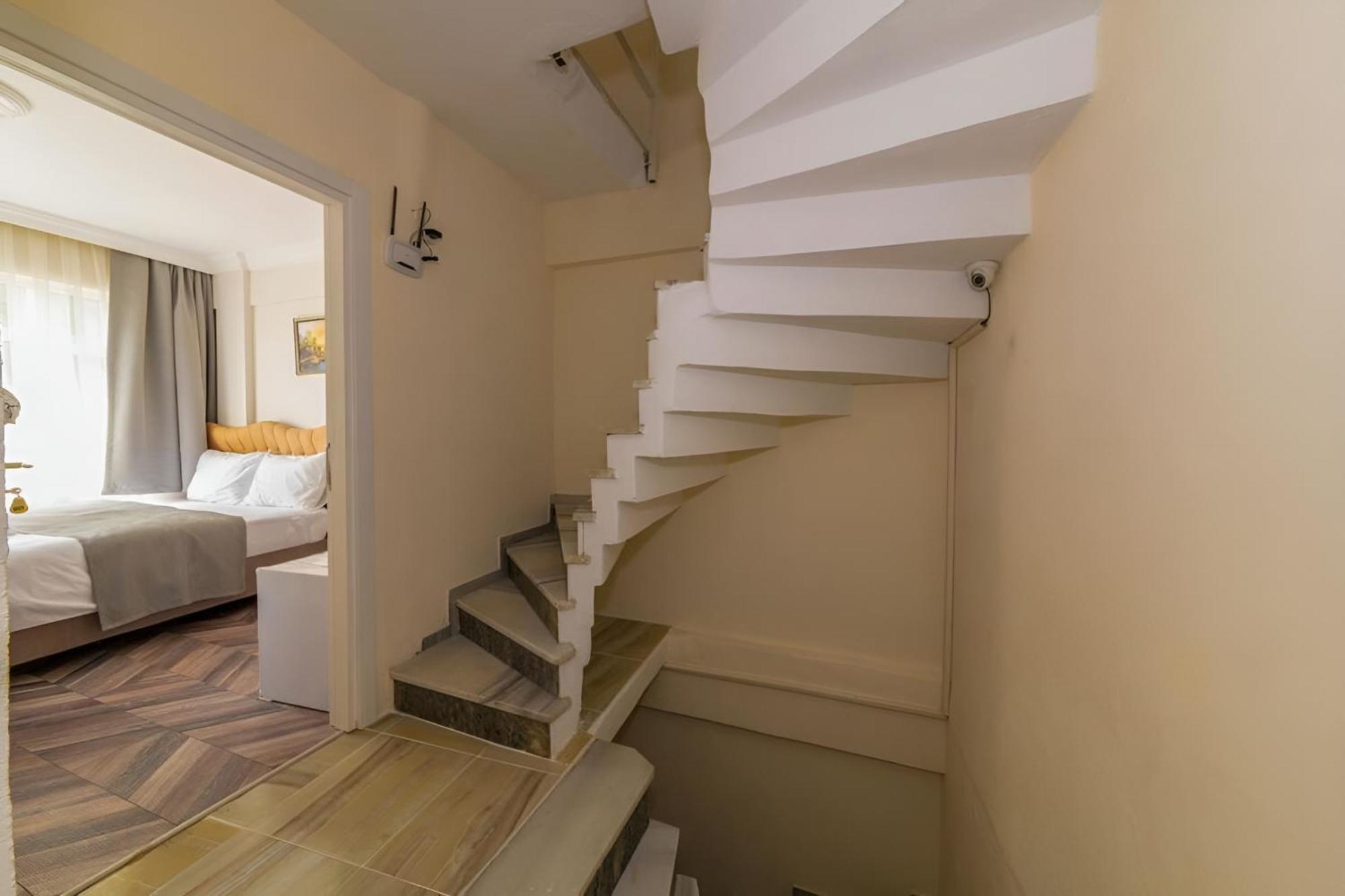 Grand Romanos Hotel Истанбул Екстериор снимка